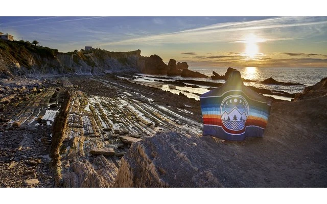 Voited Recycled Ripstop Reisedecke Camp Vibes / Tree Green 5 Voited Recycled Ripstop Reisedecke Camp Vibes / Tree Green – Bild 5