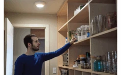 Mr. Beams MB991 Sensor Ultrahelle LED Deckenleuchte Batteriebetrieben Weiß -Camping Gear Günstiges Camping Geschäft 760154 5093582